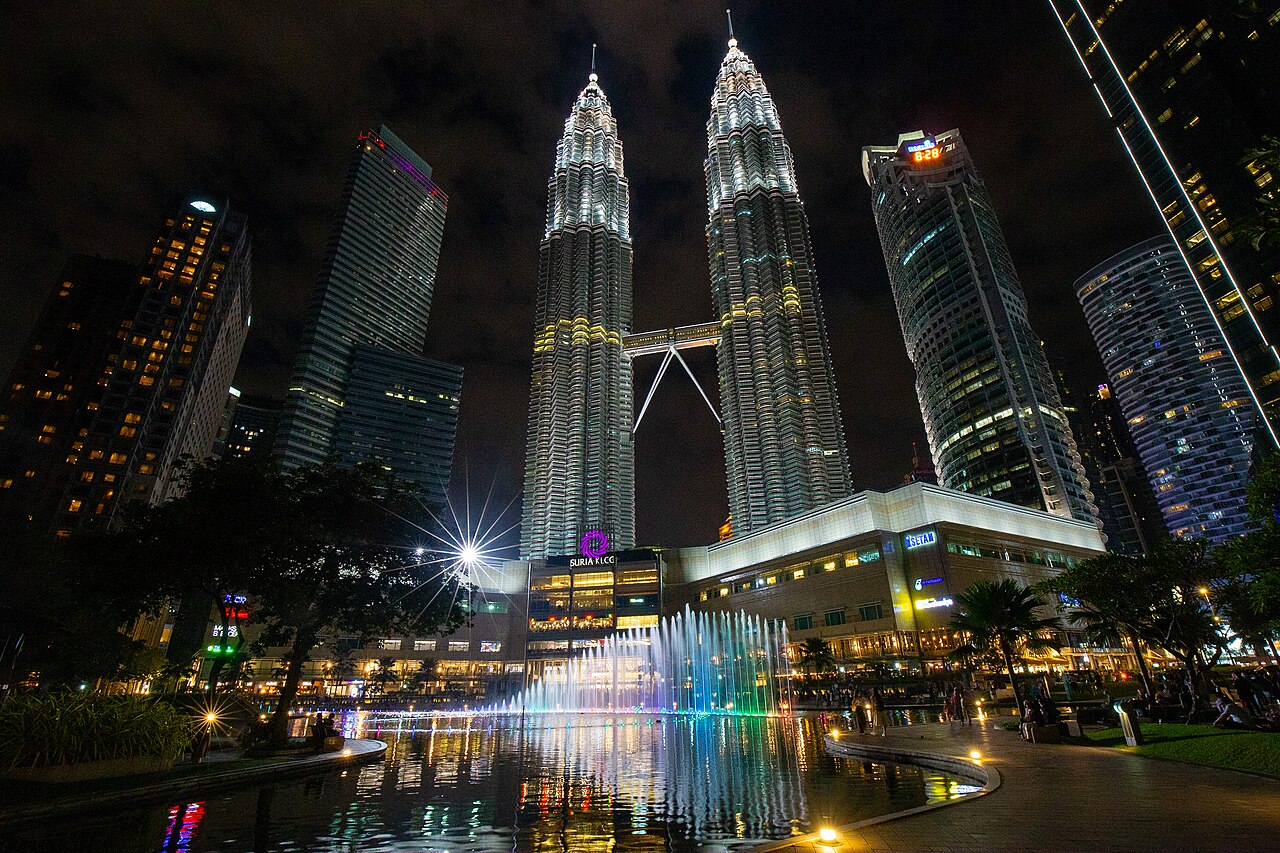 Kuala Lumpur KLCC Petronas Twin Towers night view